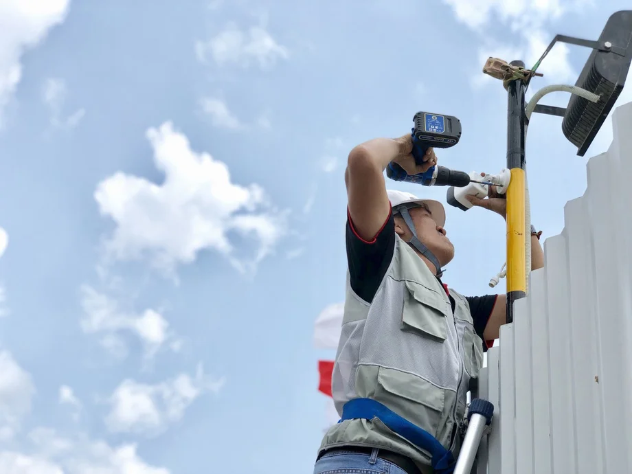 Nên dùng camera an ninh trong nhà hay ngoài trời?